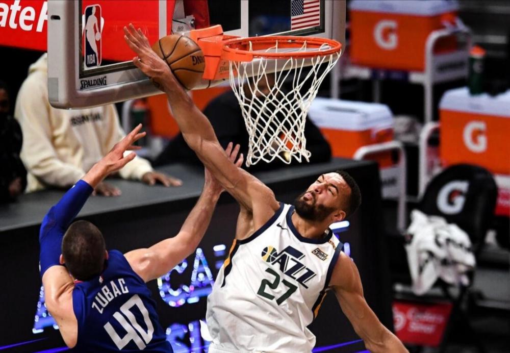  乔治关键封盖，快船险胜爵士保前八  