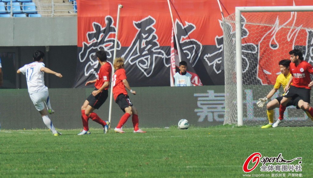  弗赖堡主场爆冷门，击败劲旅收获关键三分  